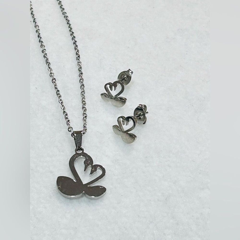 Chic Silver Swan Necklace Set